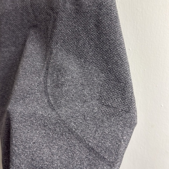 Lululemon Swiftly Tech Racerback ~ Heathered Black ~ size 8 - Picture 11 of 11